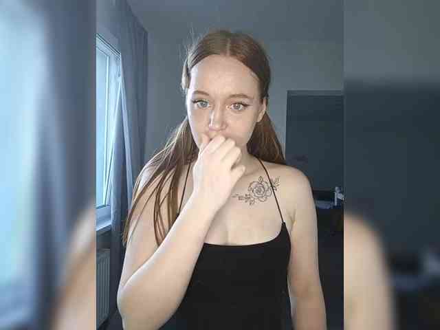 LolaMin webcam
