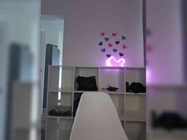 LolaMin webcam