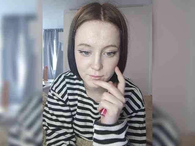 LolaMin webcam