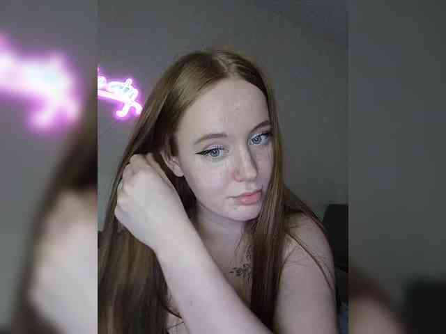 LolaMin webcam
