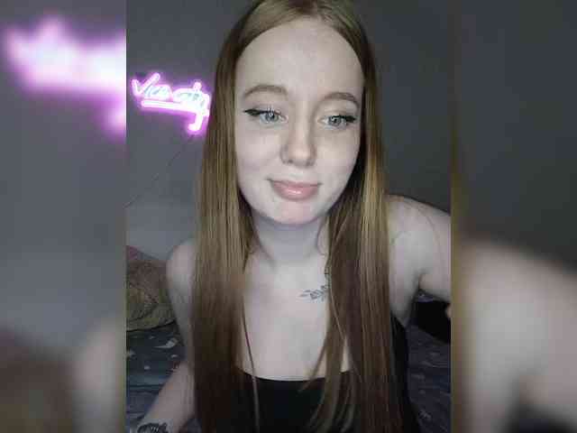 LolaMin webcam