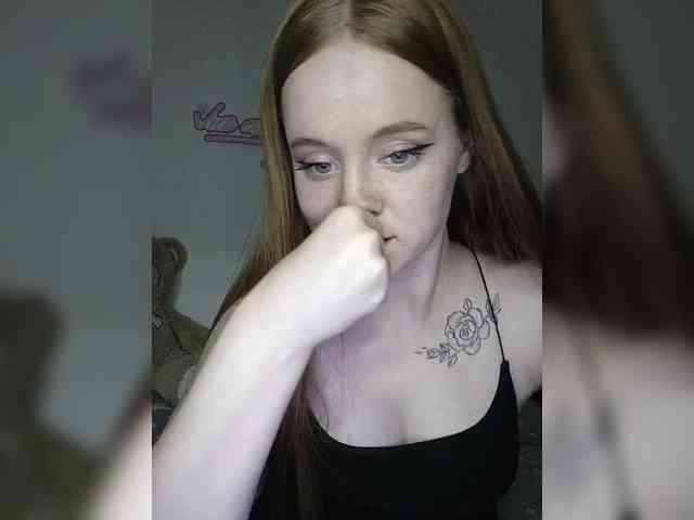 LolaMin webcam