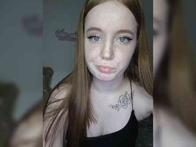 LolaMin webcam