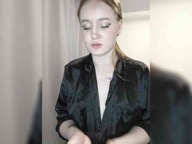 LolaMin webcam