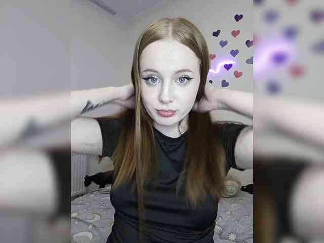 LolaMin webcam