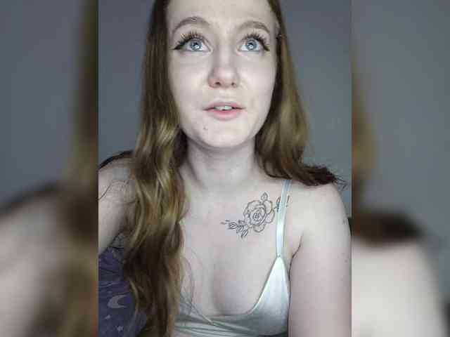 LolaMin webcam