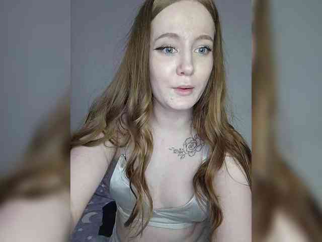LolaMin webcam