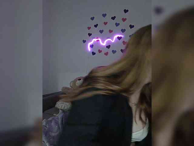 LolaMin webcam