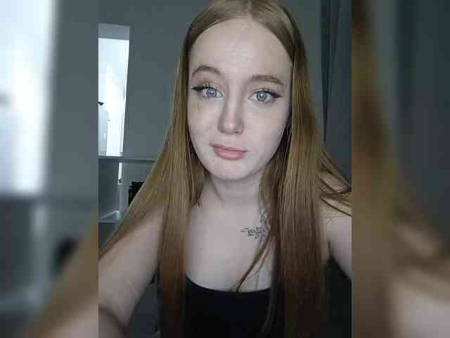 LolaMin webcam
