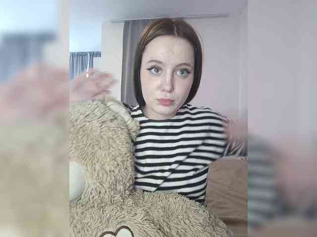 LolaMin webcam