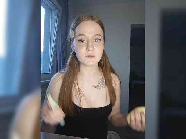LolaMin webcam