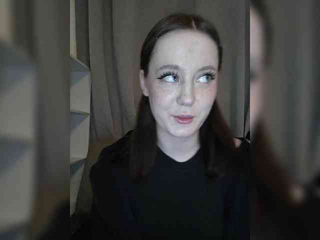 LolaMin webcam