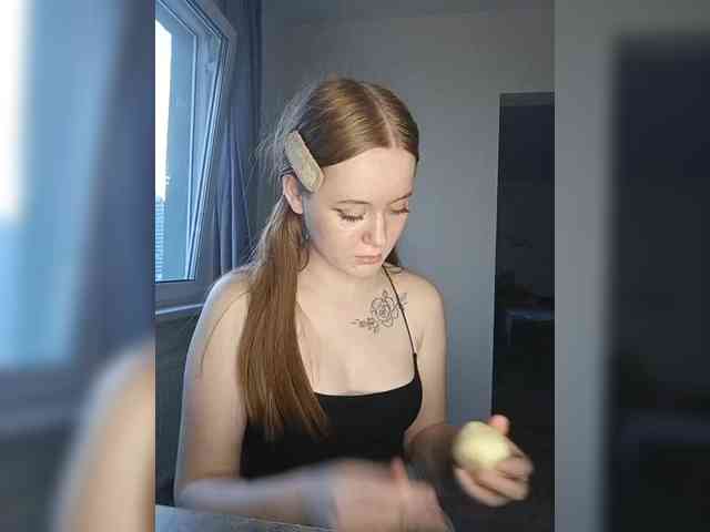 LolaMin webcam