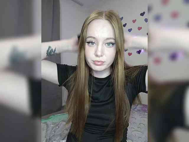 LolaMin webcam
