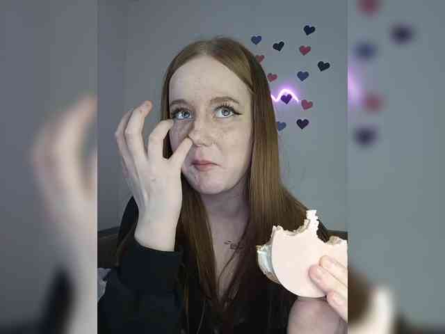 LolaMin webcam