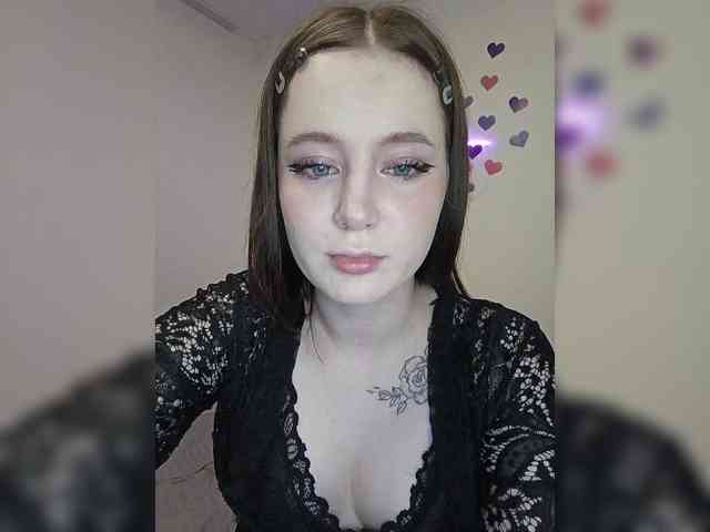 LolaMin webcam