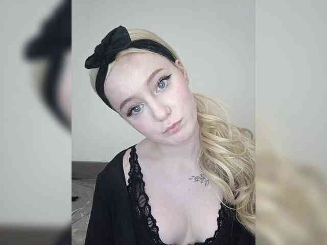 LolaMin webcam