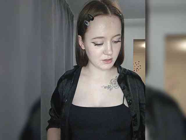 LolaMin webcam