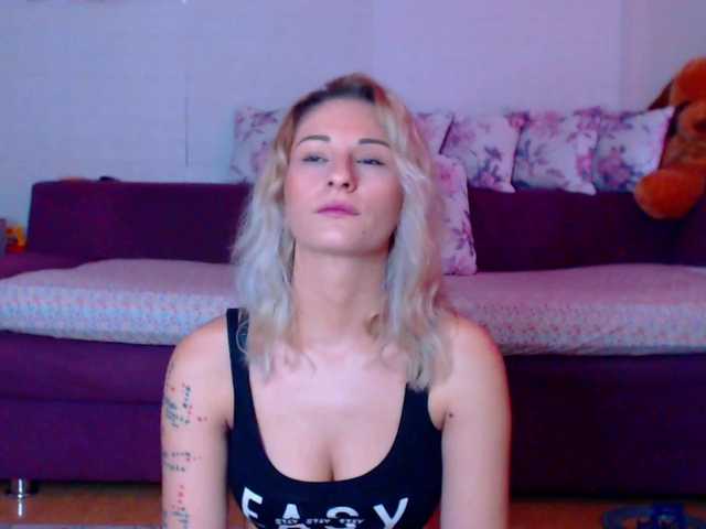 CassieSpell live cam profile