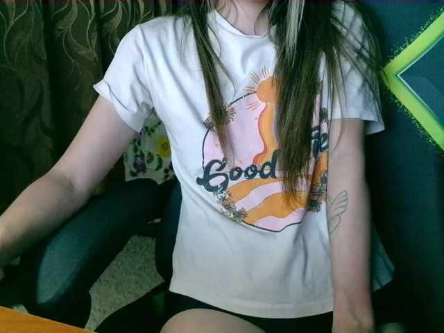 Wildrose77201877's BongaCams show and profile