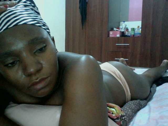 Queen-terry's BongaCams show and profile