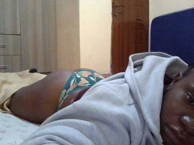 Queen-terry's BongaCams show and profile