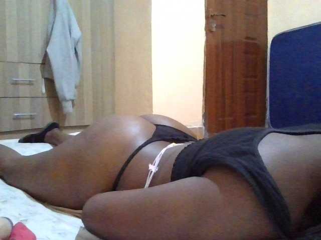 Queen-terry's BongaCams show and profile