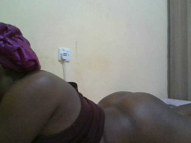 Queen-terry's BongaCams show and profile