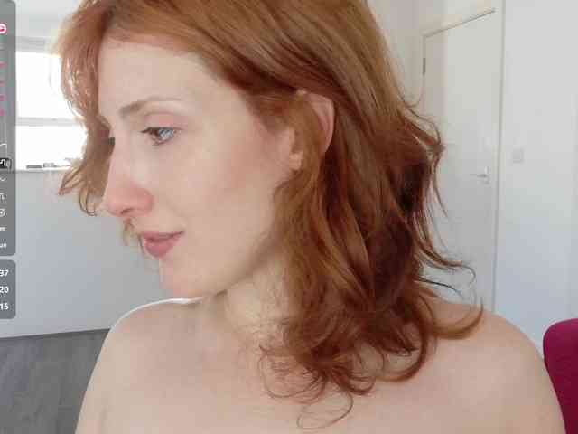 MiaMoon123 webcam