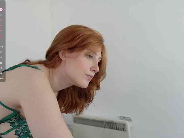 MiaMoon123 webcam