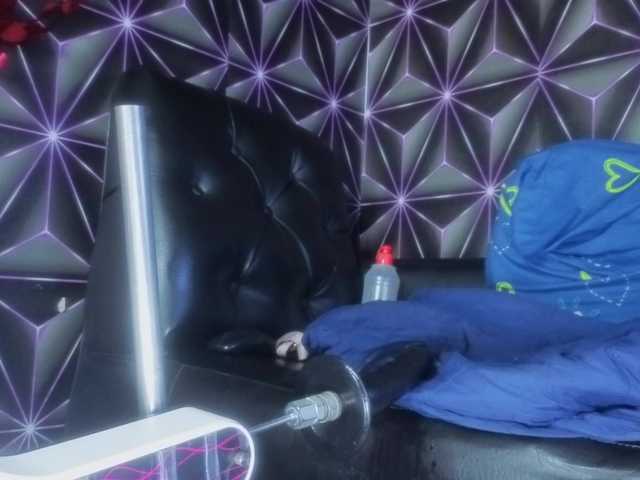 Megann9's BongaCams show and profile