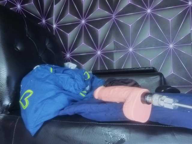 Megann9 live cam profile