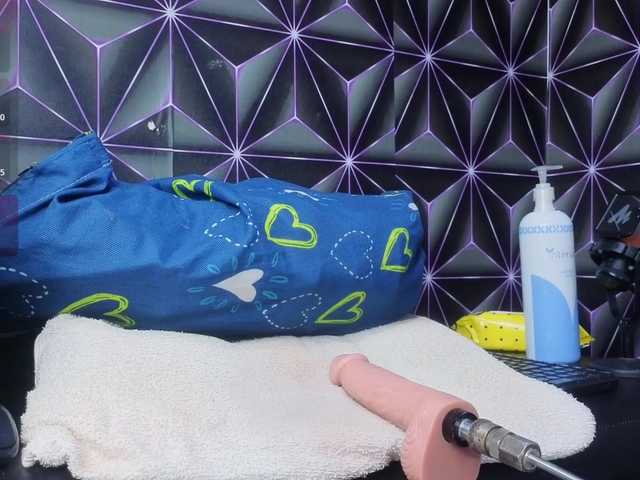 Megann9's BongaCams show and profile