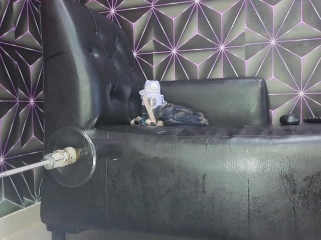 Megann9's BongaCams show and profile