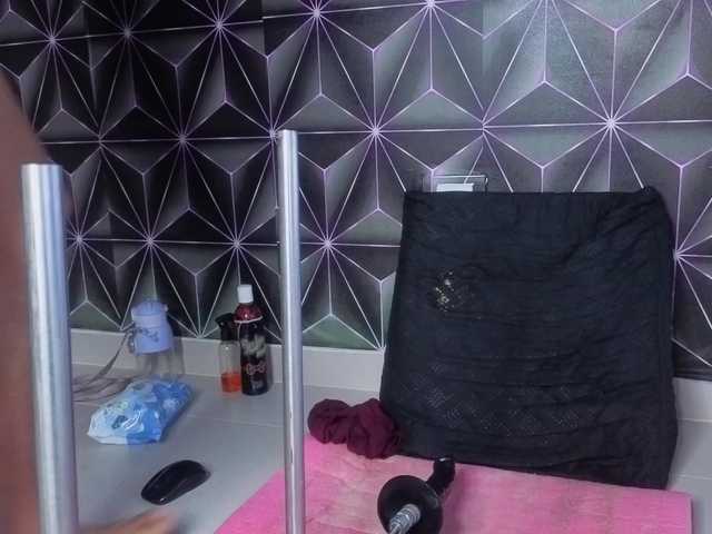 Megann9's BongaCams show and profile