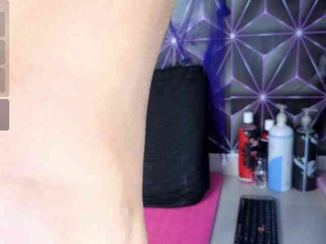 Megann9 webcam