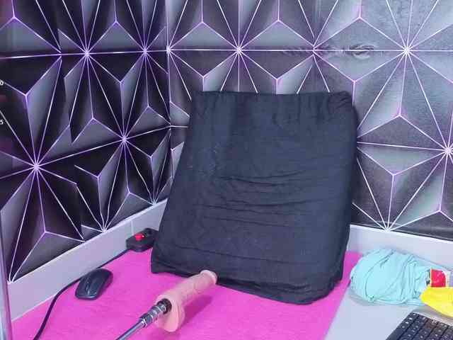 Megann9 webcam