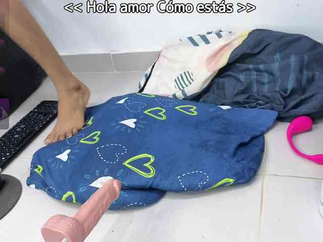 Megann9 webcam