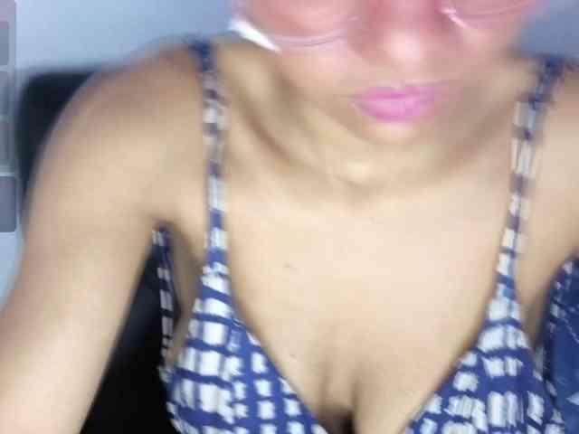 Megann9 webcam