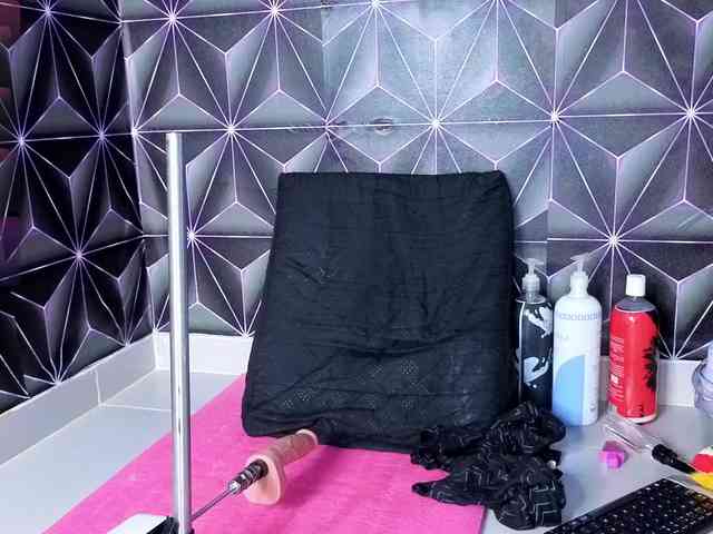 Megann9 webcam