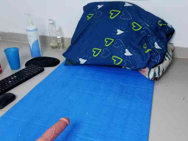 Megann9 webcam