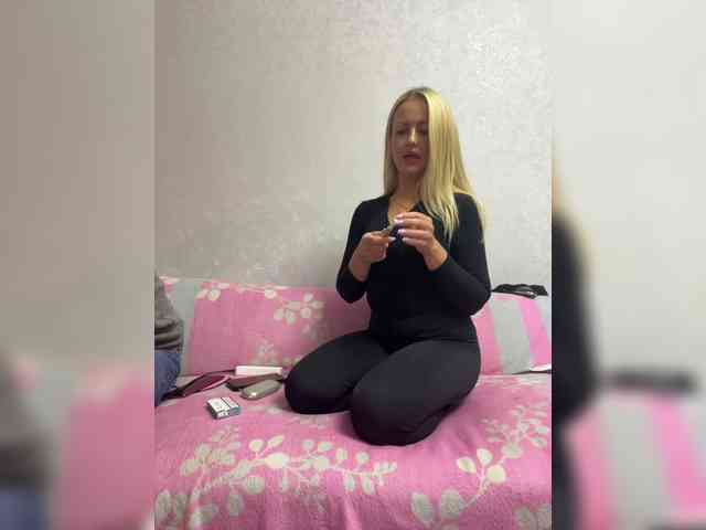 TotheMoonandBack Live Webcam on BongaCams