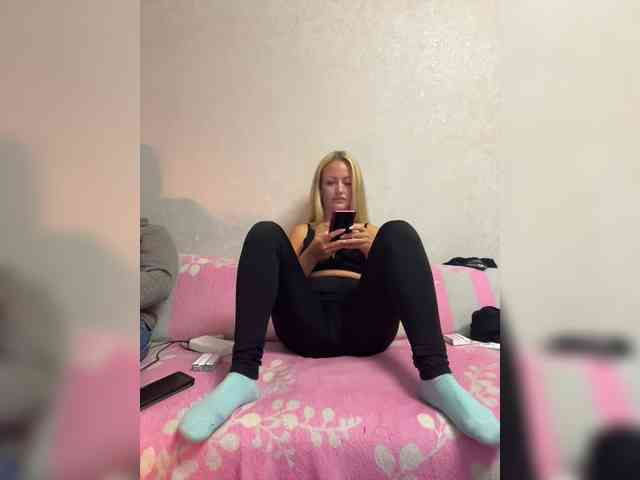 TotheMoonandBack Live Webcam on BongaCams