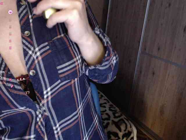 Julia99 Live Webcam on BongaCams