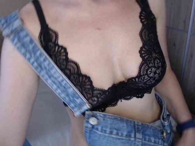 Julia99 webcam