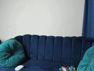 LucyLips Porn Show
