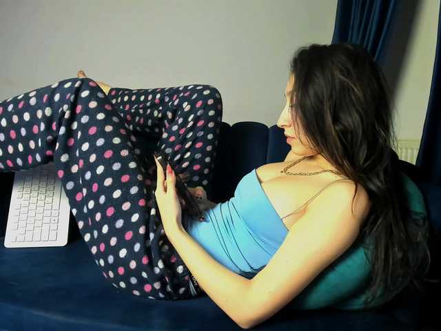 LucyLips's BongaCams show and profile