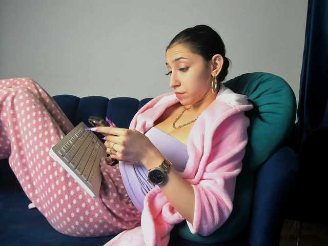 LucyLips's BongaCams show and profile