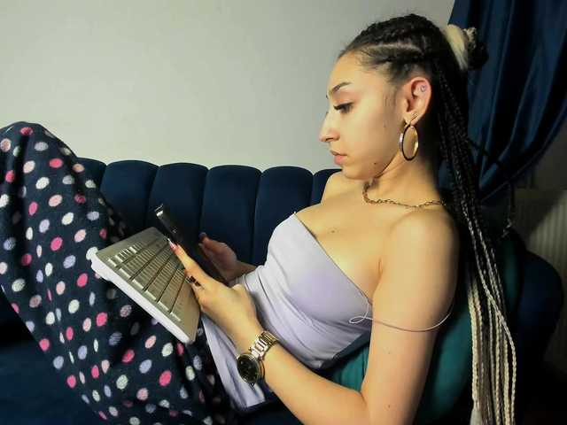 Profile and Statistics for LucyLips on BongaCams