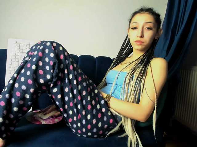 LucyLips's BongaCams show and profile